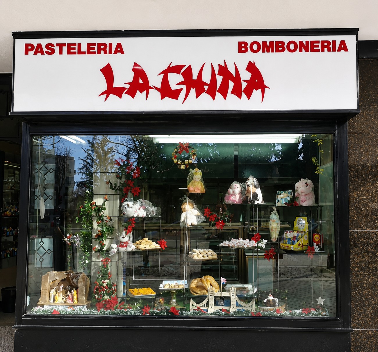 Escaparate de la pastelería La China, años 2010