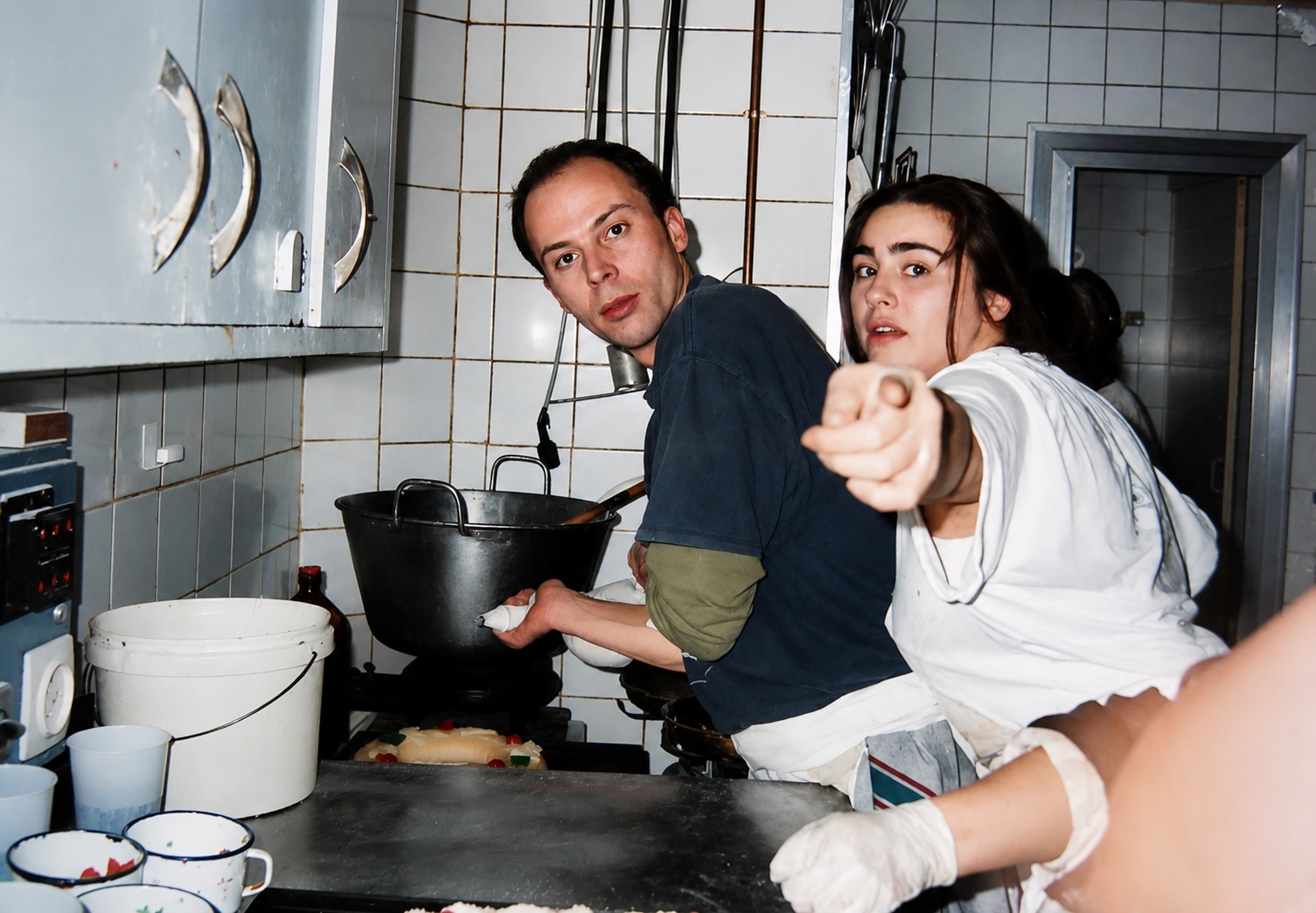 Paco y Ana trabajando en el obrador en Noche de Reyes